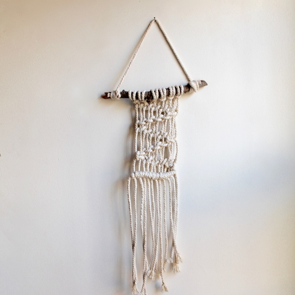 Hanging - Picture 6 of 6